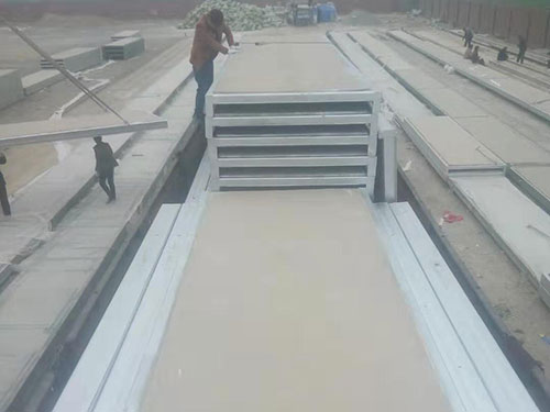 钢边框保温隔热轻型板