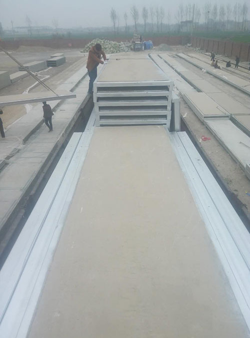 钢骨架轻型屋面板